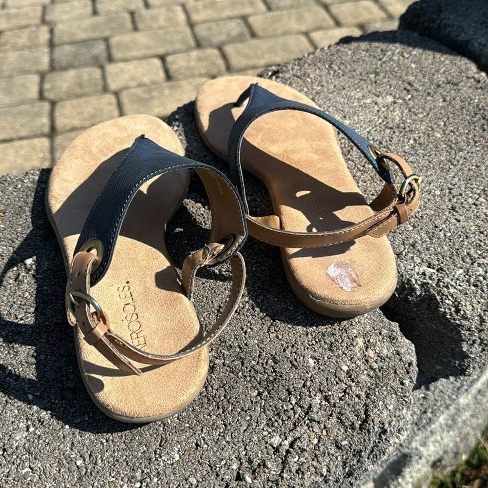 AEROSOLES~NAVY UPPER/TAN ANKLE STRAP~MEMORY FOAM FOOTBED~SOFT ROLLED TOE BAND~BR - Picture 6 of 8